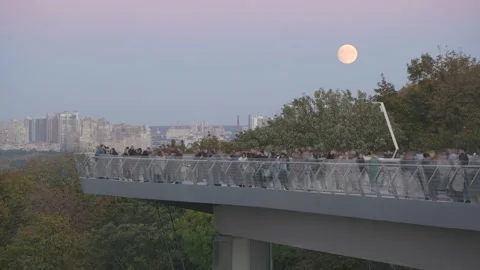 Pedestrian bridge in Kyiv 스톡 동영상 221102552