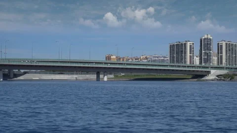 Pedestrian Bridge Over the Bay Vídeo Stock 246504189