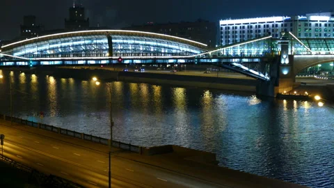 Pedestrian bridge over the river. Video stock 106829964