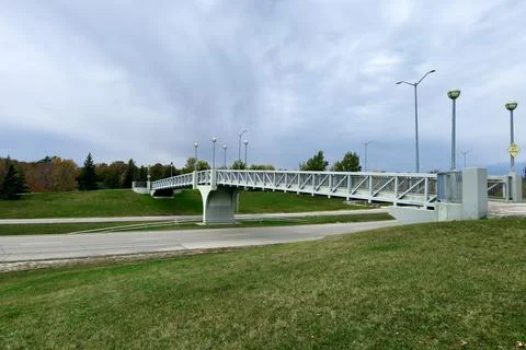 Pedestrian bridge on the road 库存照片