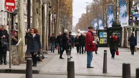 Pedestrian on Champs-Elysees Video stock 69223873