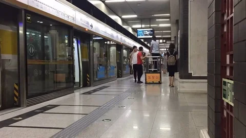 Pedestrian in the subway station hall time lapse Stock Footage 82109573