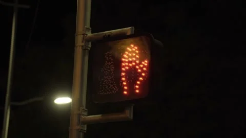 Pedestrian traffic light changing from red light with countdown to green light  Видео 276227231