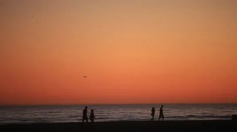 Pedestrians on Beach 動画素材 22391274