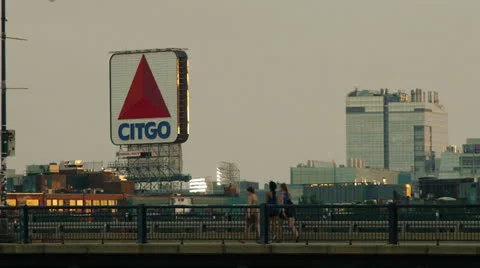Pedestrians on Boston Bridge 動画素材 26360182