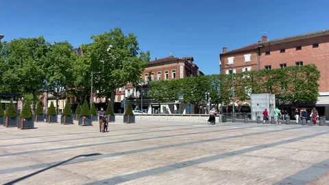 Pedestrians cross intersection Place de Vigan in Albi, France Video stock 154204883