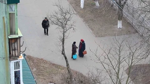  Pedestrians at a crossroads Stock Footage 70019562