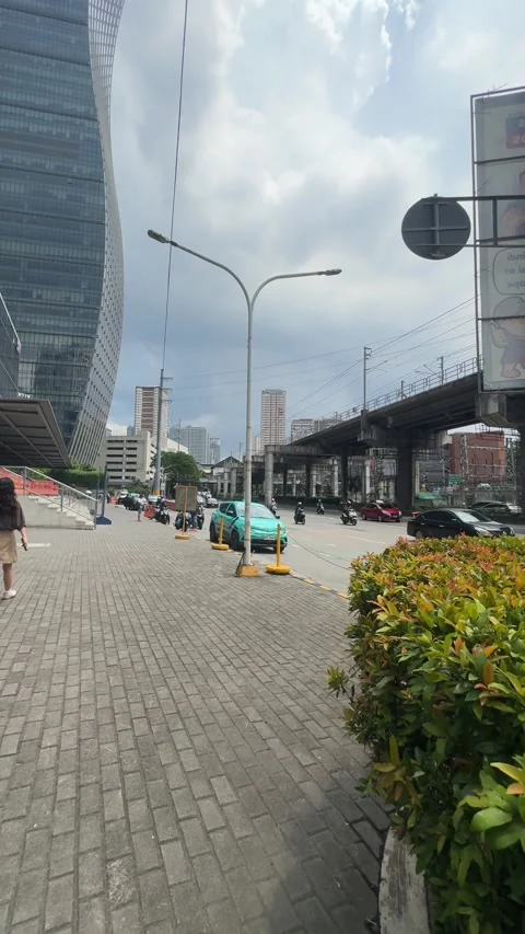 Pedestrians on Sidewalk and MRT-3 in Ortigas, Mandaluyong 4K 60fps Video stock 338278683