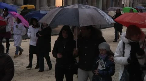 Pedestrians under rain with umbrellas. Video stock 10734227