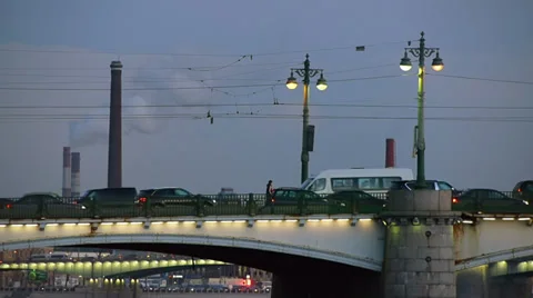 Pedestrians on Ushakovsky Bridge Video stock 36466510