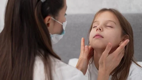 Pediatric doctor checking tonsils of a child girl 스톡 동영상 256763770