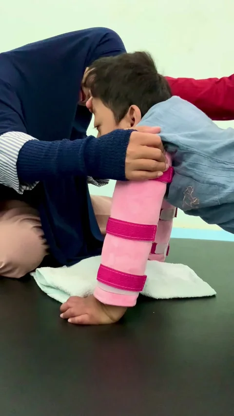 Pediatric Physical Therapy Session for Child with Cerebral Palsy Видео 339566851