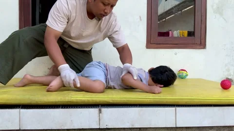 Pediatric Physiotherapy Session for child with Cerebral Palsy Rehabilitation 库存影片 339394824