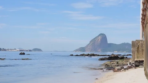 Pedra do Indio is in the corner of Icarai beach, in the city of Niteroi. 库存影片 125238184