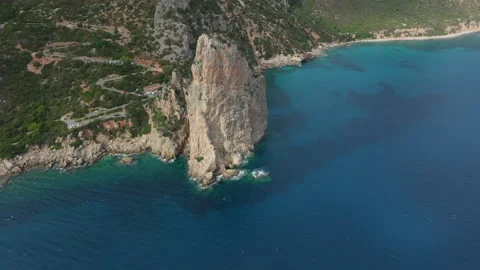 Pedra Longa Monolith emerging from the Sardinian Sea 库存影片 313292705