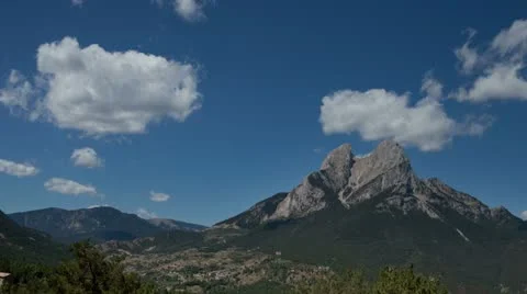 Pedraforca mountain timelapse Video stock 12497924