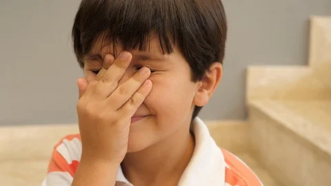 Peek a boy Video stock 88940337