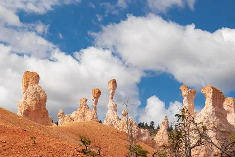 Peekaboo hiking trail with scenic view of massive steep hoodoo sandstone ro.. Stock Photos