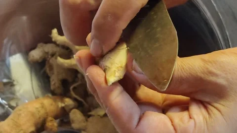 Peel the ginger skin Stock Footage 289617608