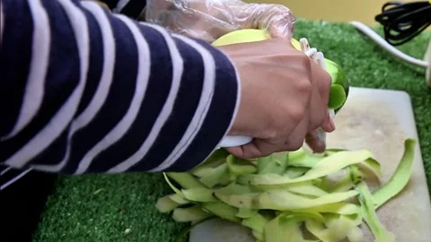 Peel the mango skin using a fruit knife Stock Footage 267681512