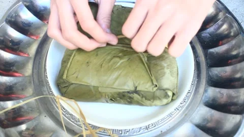 Peel sticky rice cake Stock Footage 301084876