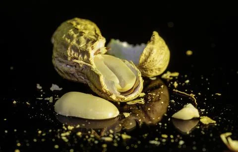 A Peeled peanut. Fotos Stock