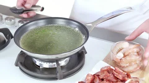 Peeled prawns being added to boiling vegetable stock 스톡 동영상 24658850