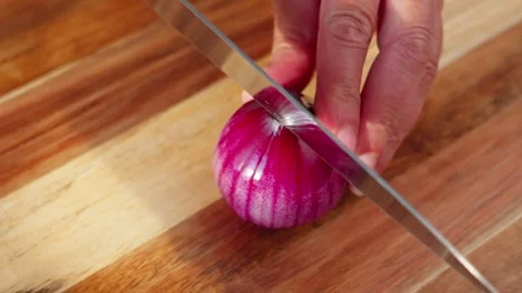 Peeled purple onion Stock Footage 326908522