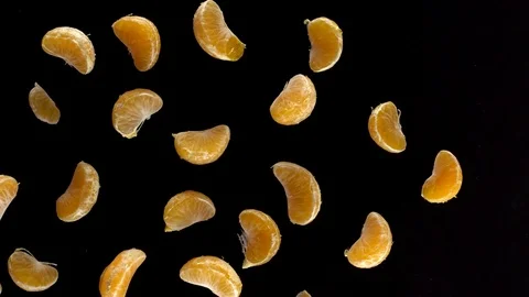 Peeled tangerine slices Video stock 70080964