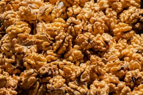Peeled Walnuts without shell heap pattern as organic food background Foto stock