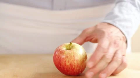 Peeling an apple Video stock 24664396