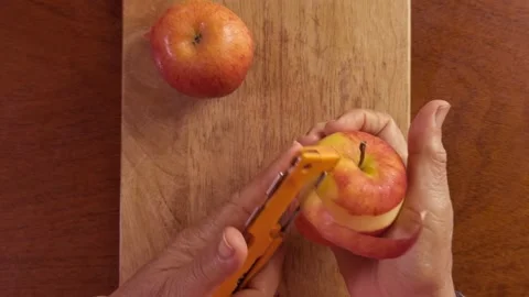Peeling an apple 動画素材 260630608
