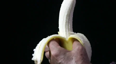 Peeling a banana Video stock 36115689