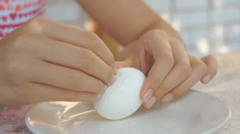 Peeling boiled egg Stock Footage 25815389