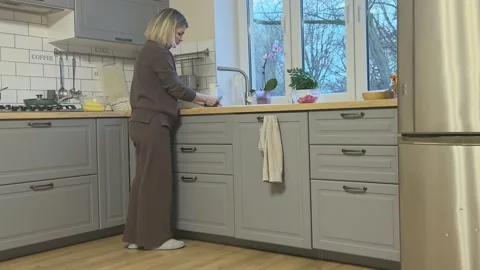 Peeling Cucumber With Knife At Home Kitchen Vidéo 344249517