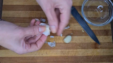 Peeling Garlic Video stock 170650615