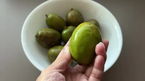 Peeling June Plum 스톡 동영상 252696179