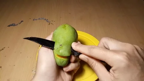 Peeling a mango and cut it into square Stock Footage 256582171