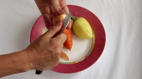 Peeling off the onions on the table background Stock Footage 67092146