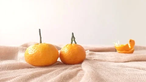 Peeling an orange with the hands Stock Footage 146259961