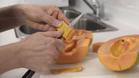 Peeling a Papaya fruit. Stock Footage 77739622