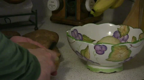 Peeling a Potato 動画素材 22476167