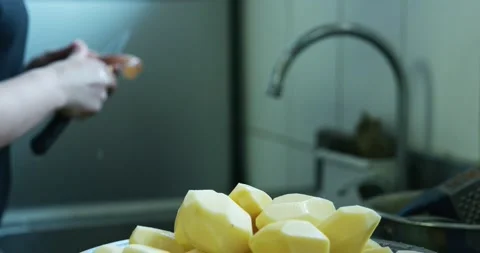 Peeling potatoes, 4K Stock-Footage 140275024
