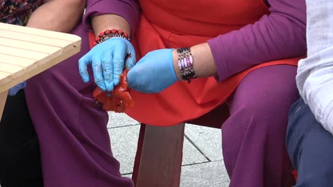 Peeling Roasted Red Peppers Video stock 141073400