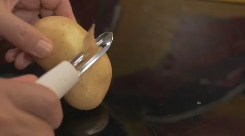 Peeling a white potato Stock Footage 62598383