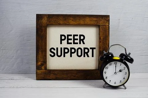 Peer Support text with alarm clock on wooden background Foto stock