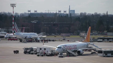 pegasus airlines tc-cpc boeing 737-82r Stock Video Pond5