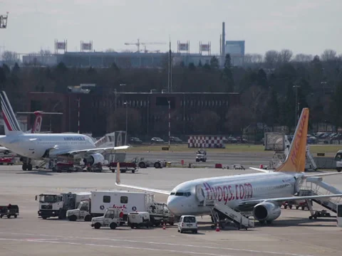pegasus airlines tc-cpc boeing 737-82r Stock Video Pond5