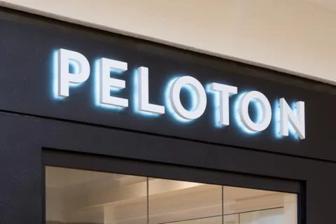 Peleton Retail Exercise Store and Trademark Logo 스톡 사진