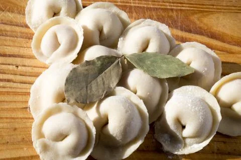 Pelmeni on a board. Foto stock